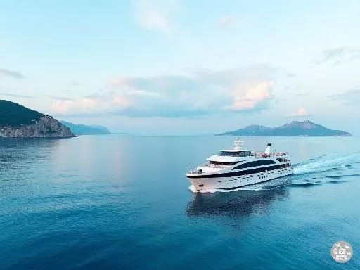 Distance France-Corse : combien de temps dure la traversée en ferry ou en avion ?